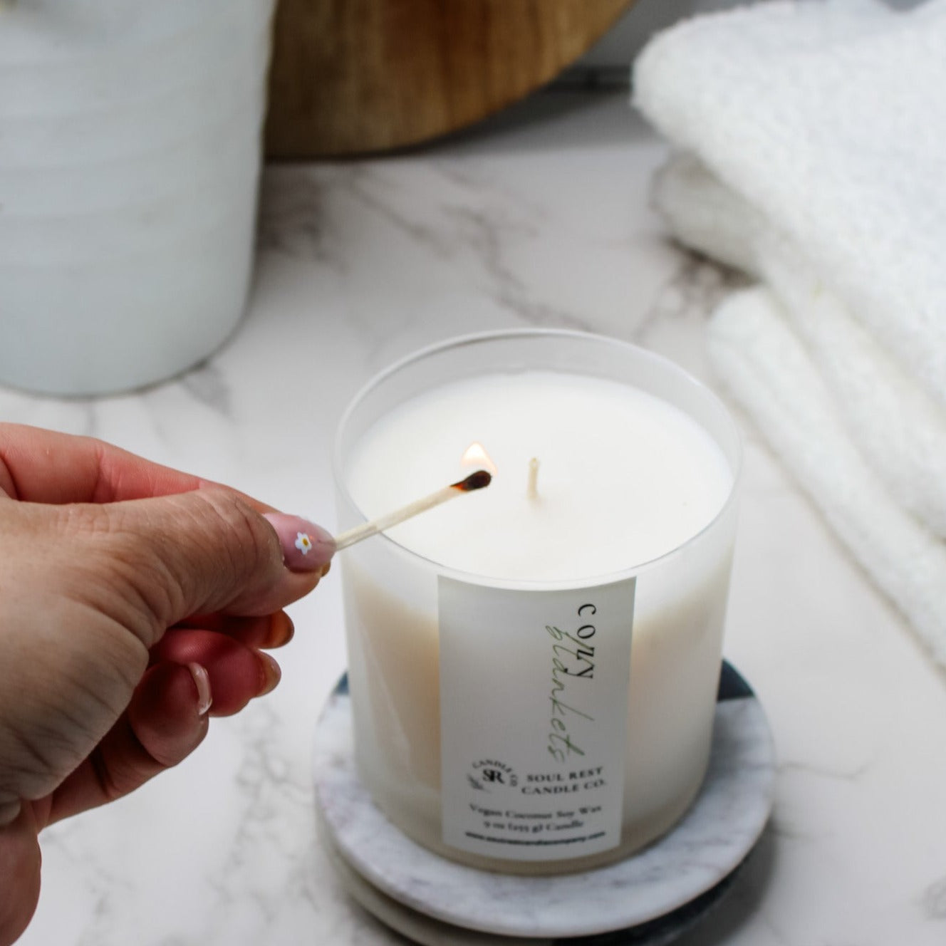 cozy blanket (cashmere sugar) 9oz candle