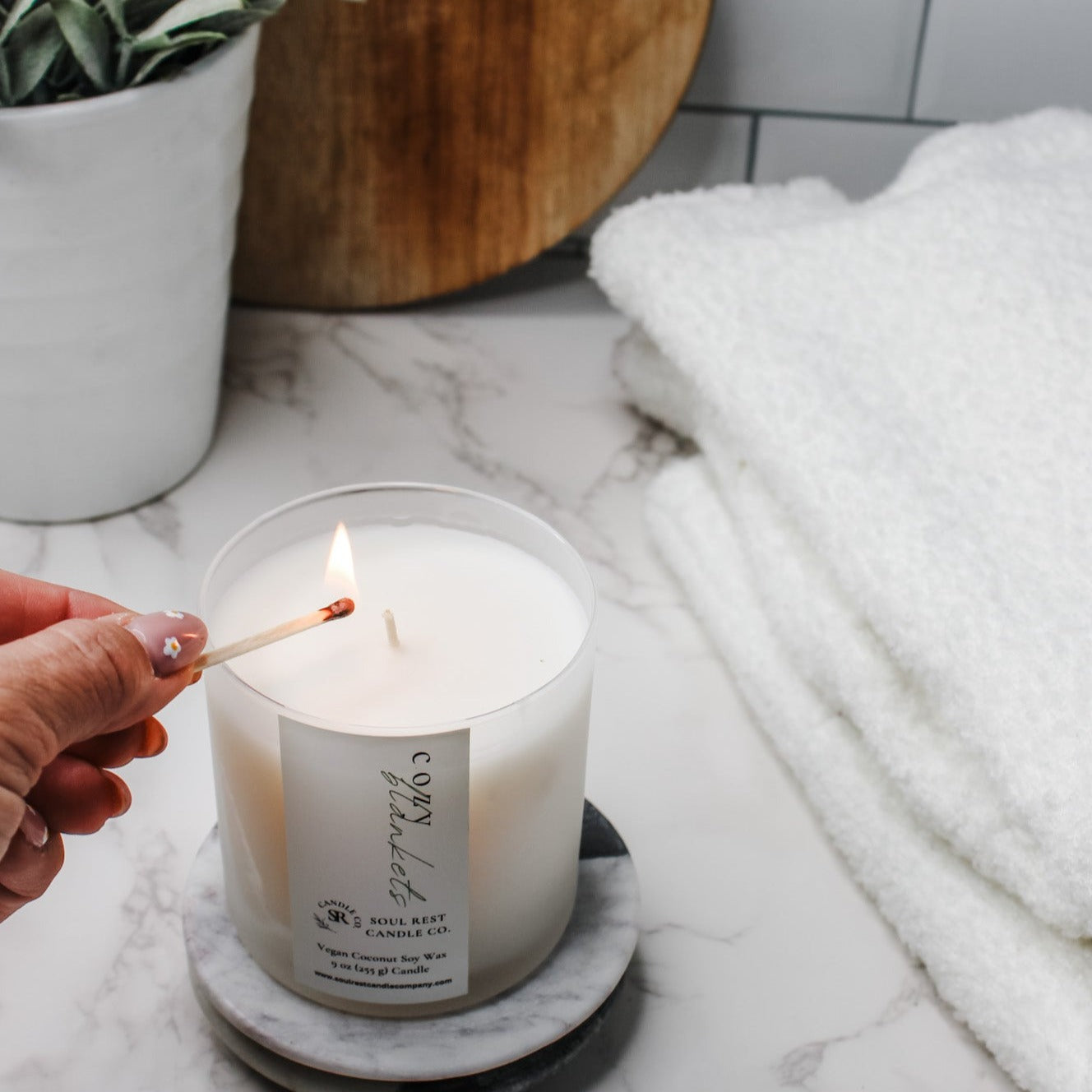 cozy blanket (cashmere sugar) 9oz candle