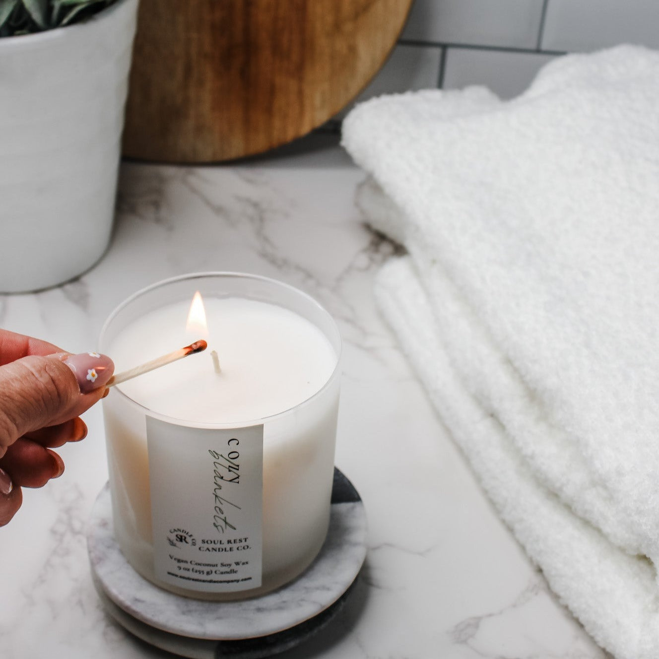 cozy blanket (cashmere sugar) 9oz candle