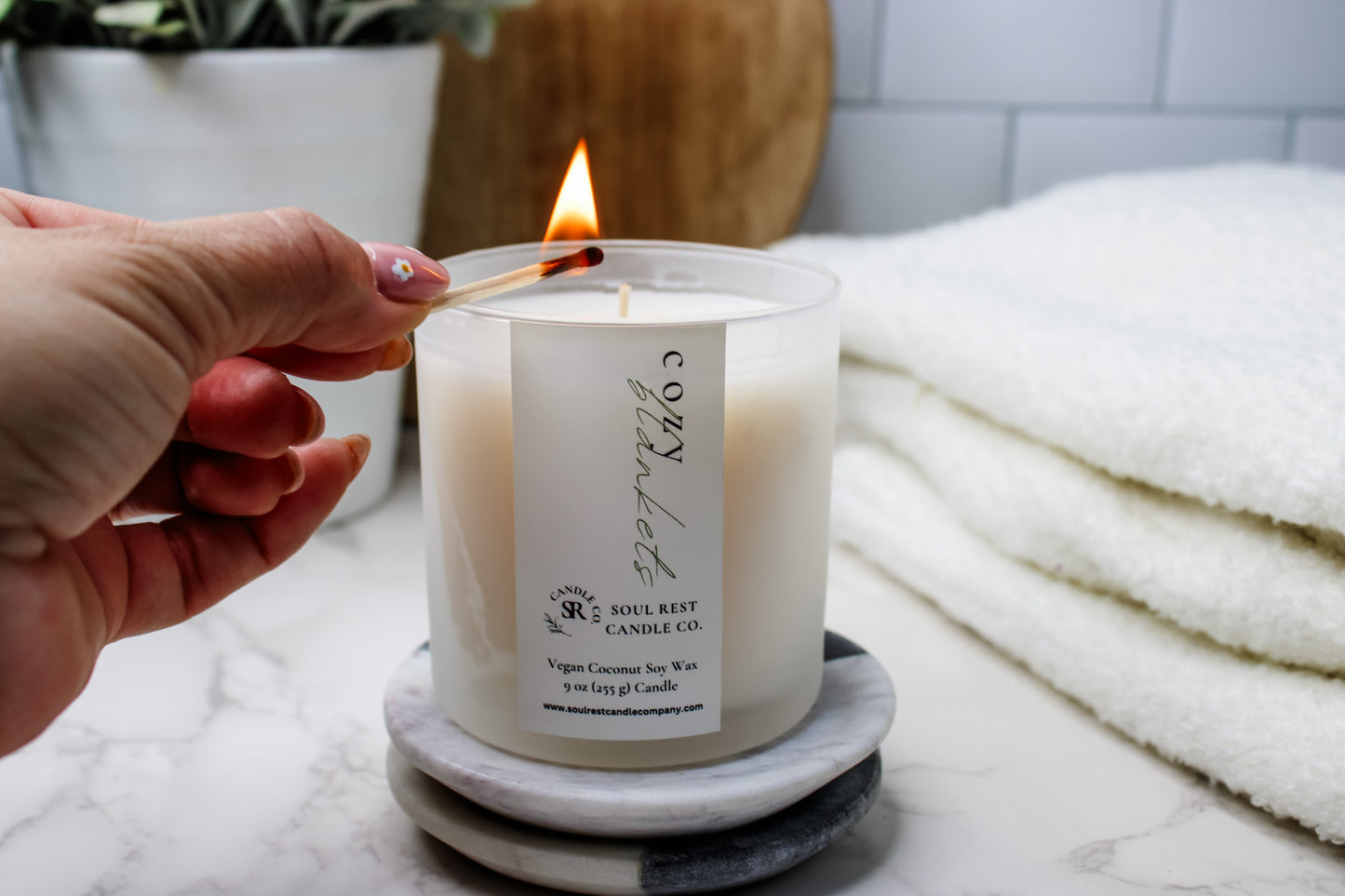 cozy blanket (cashmere sugar) 9oz candle
